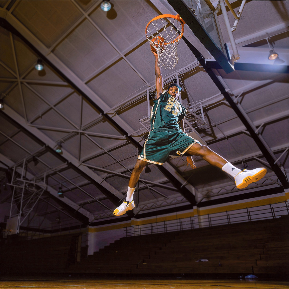 lebron-james-dunk